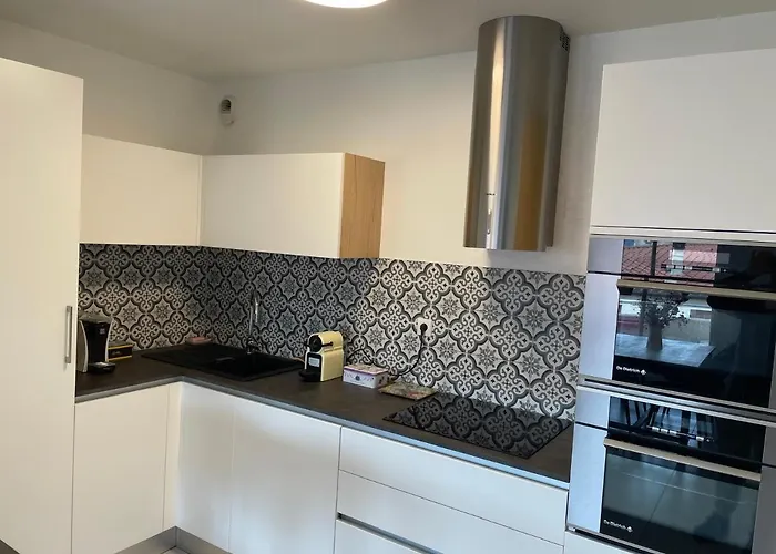 T3 Climatise,balcon, Classe 3 Etoiles 아파트